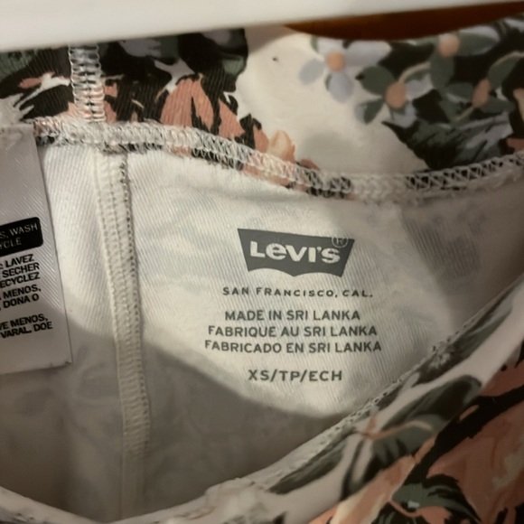 Floral Levi’s biker shorts - Picture 3 of 4